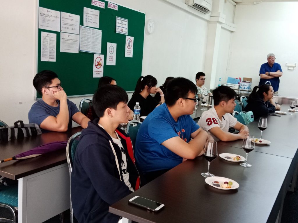 博偉国际教育学院学费